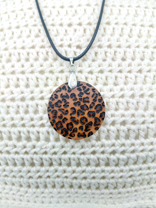 Collar Pirograbado Leopardo